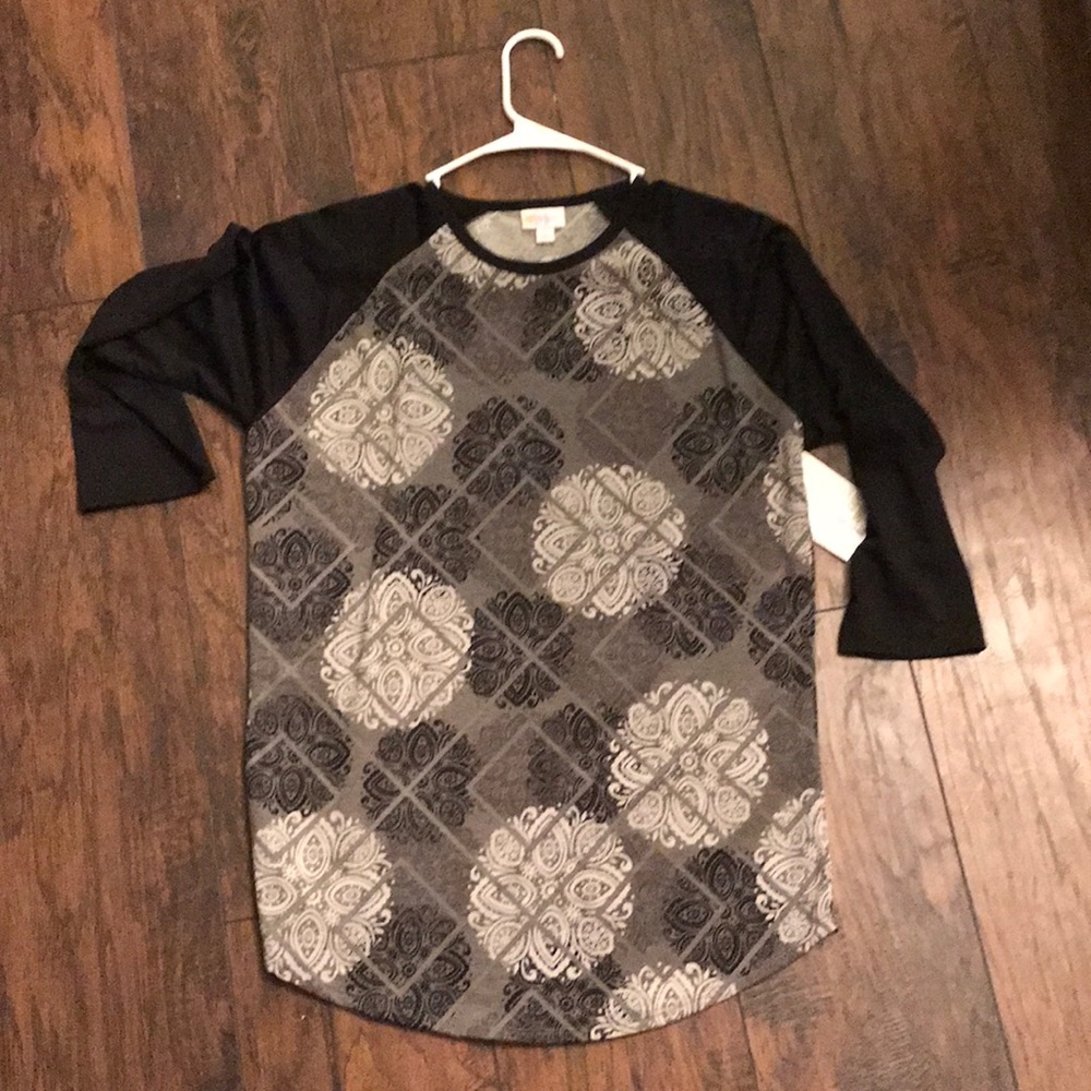 LuLaRoe Randy tee.